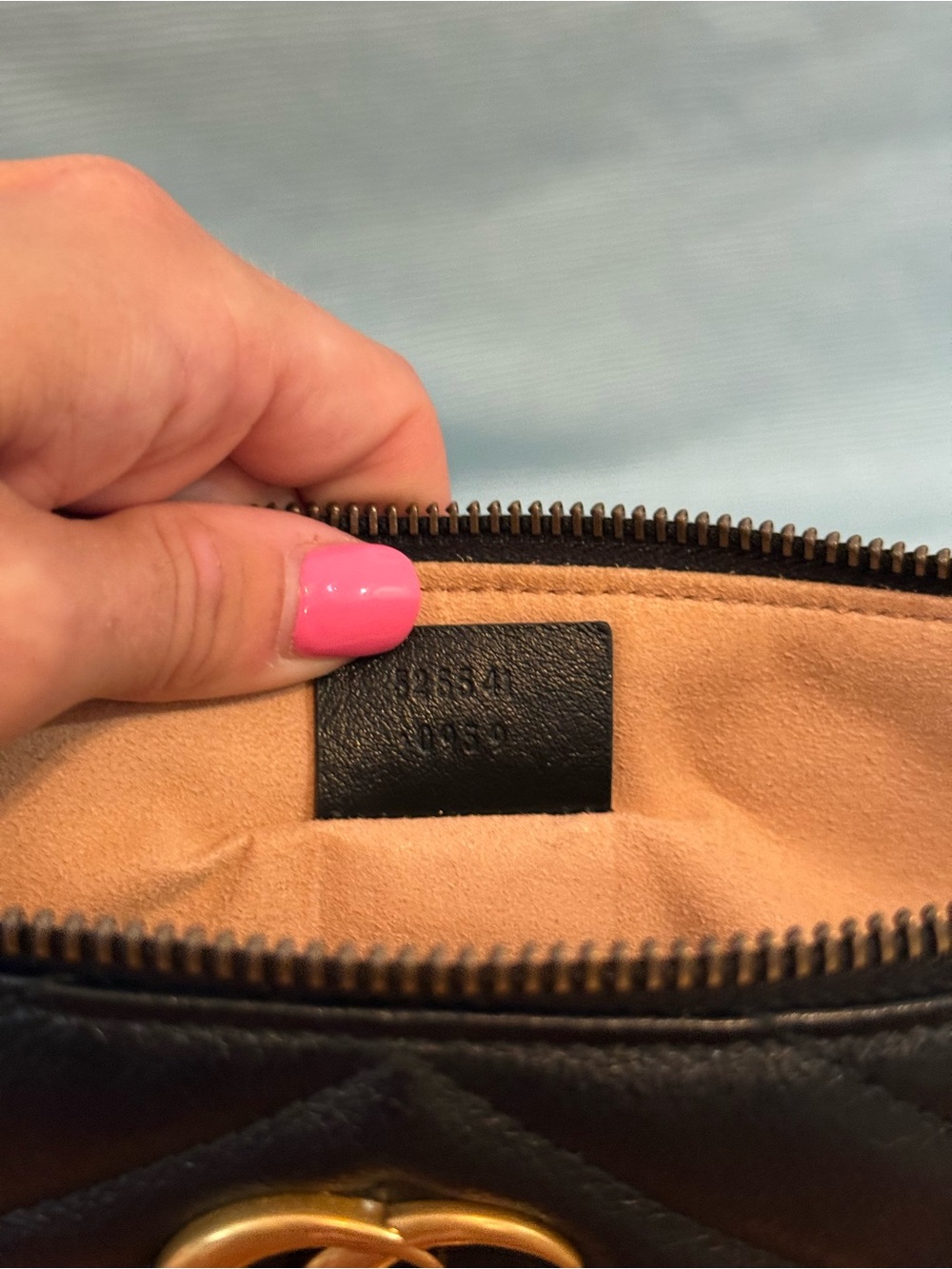 GUCCI BLACK LEATHER MARMONT ZIP POUCH PURSE - Picture 7 of 8